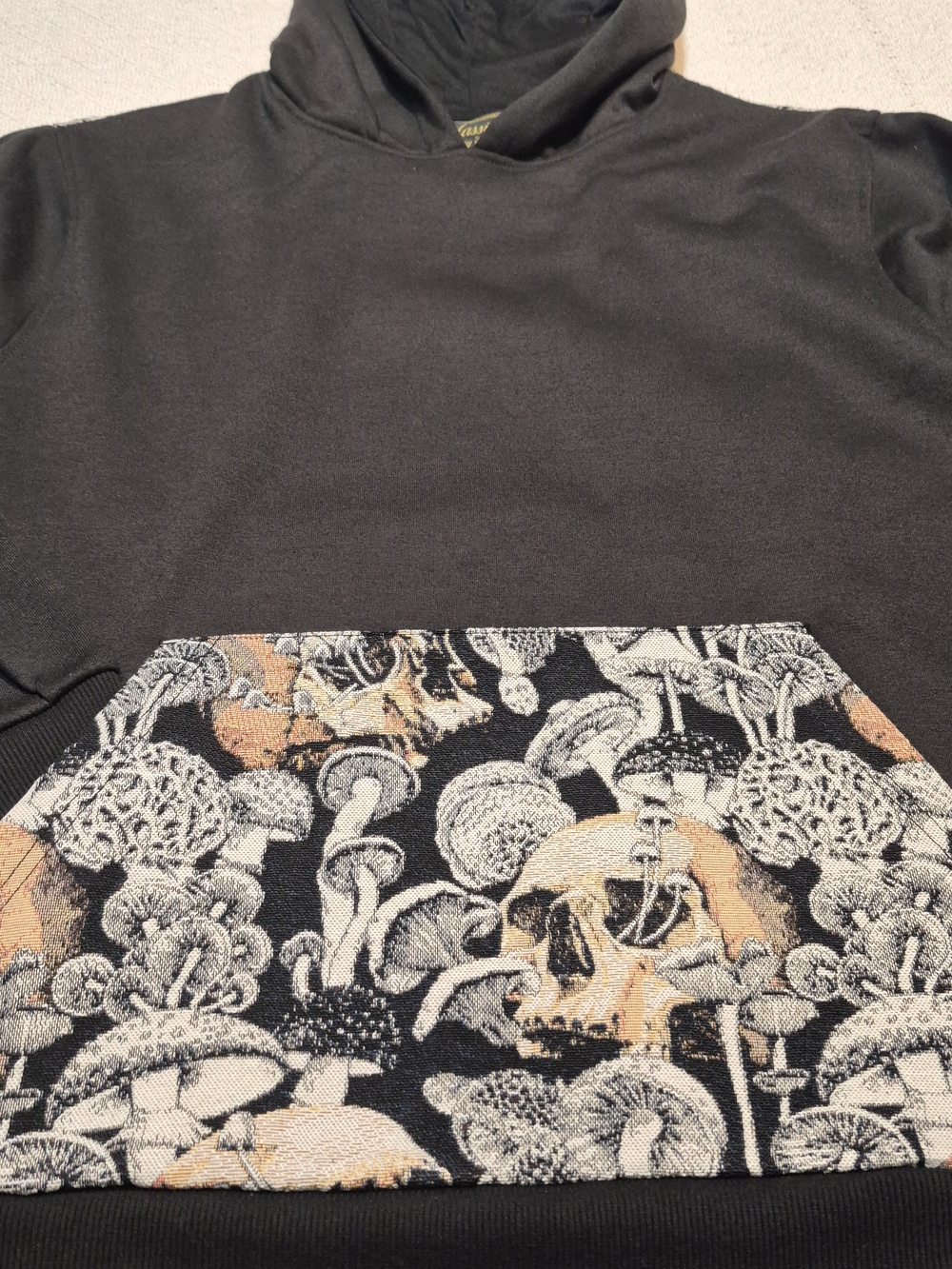 Black Skull Mushroom Tapestry Men's Hoodie Size M - Picture 7 of 7